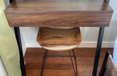 OTR, QUEEN Bed, 50in TV, Workspace, Near Lightrail - Foto 9