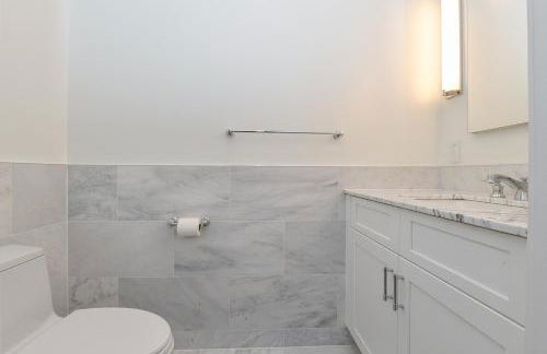 Sophisticated 3 Bedroom Duplex in the Heart of Midtown - Photo 25