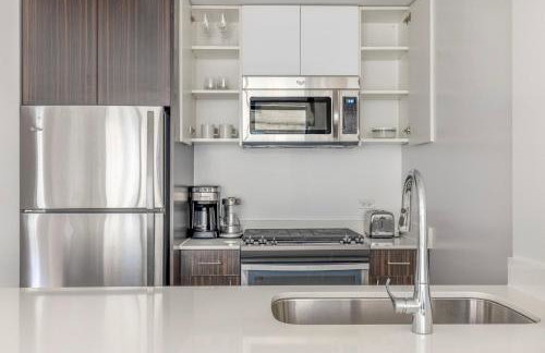 Loop jr 1br w game room nr park riverwalk CHI-1013 - Photo 8