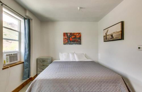 Central Lava Hot Springs Studio with Deck and Views! - Foto 4