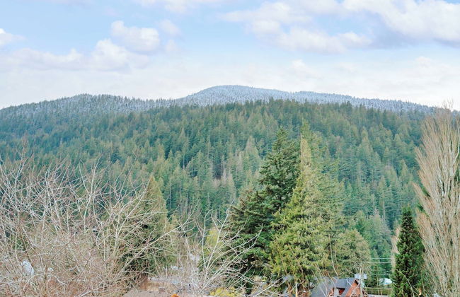 3BR Lakeside Penthouse Retreat - Photo 66