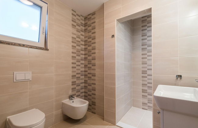 Modern and Spacious Home With Swimming Pool - Foto 15