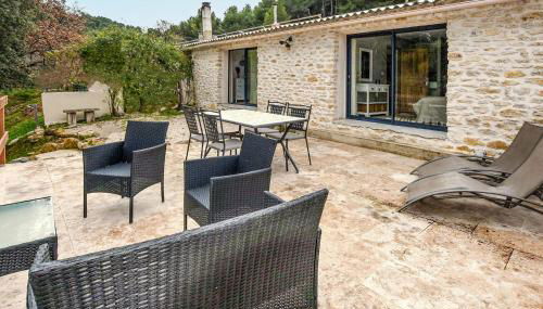 Nice Home In La-Roque-Sur-Pernes - Foto 2