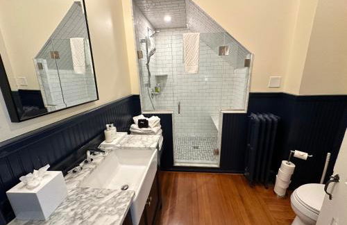 Charming Victorian Home Downtown Newport - Photo 7