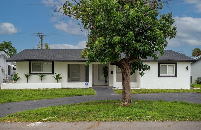 Dreamy 4BR Getaway w Private Pool Luxe Patio in Miramar - Foto 3