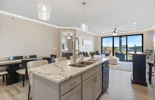 Lakefront Topsider Condo w/ Boat Slip, 2 Pools & Large Deck - Foto 13