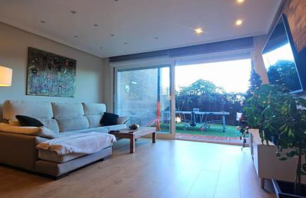 Fabulous Apartment with Garden and Parking - Foto 9