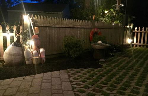 Modern Cottage with Peeks of Ocean Views - Foto 29