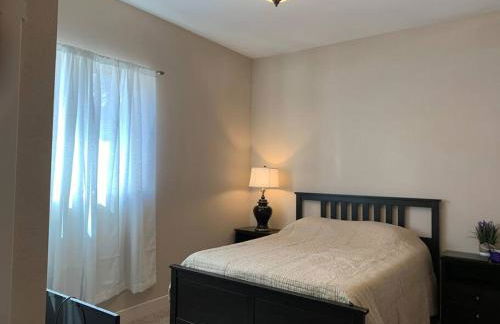 Huge Cozy Home with Many Bedrooms in Ivywild - Foto 27