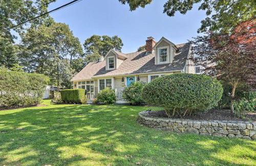 Cape Cod Cottage with Deck, Grill, and Games! - Foto 38