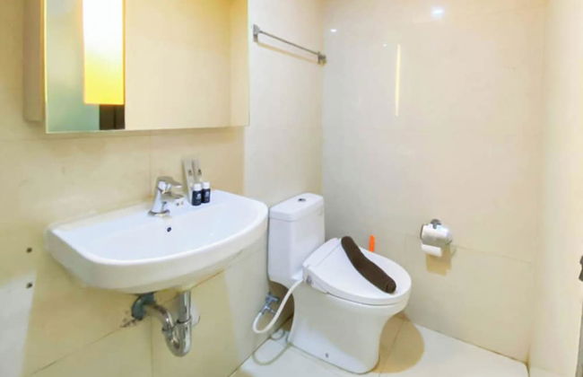 Good Homey Studio Apartment At Warhol (W/R) Residences - Foto 8