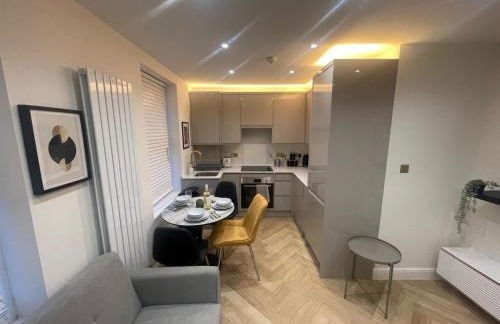 Apt - Sleeps 3 - Parking - Station Close - Balcony - Foto 3