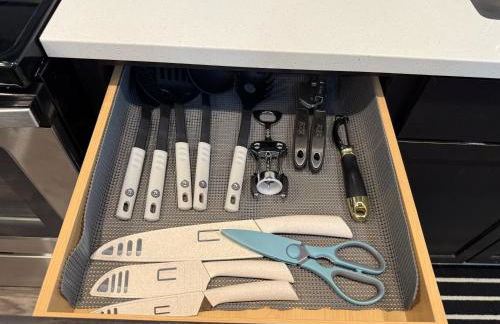 Stylish 1BR Retreat with Pool & Gym - Foto 19