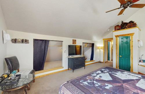 The Western Nest - Photo 14