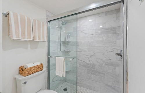 Exquisite Luxury First Floor Condo - Easy Walk to Amenities - Foto 21