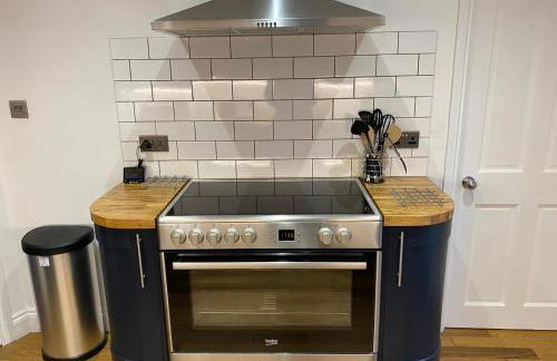 The Old Bank Beautiful Cotswold House with Huge Garden - Photo 11