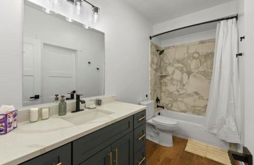 Modern Condo with Incredible Mountain Backdrop 207 - Foto 11