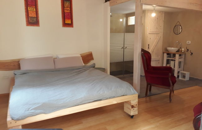 Hamakom Belrom - Photo 2