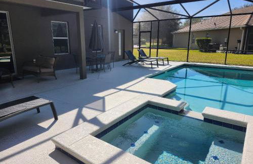 Incrível casa 5BD/5BA com piscina perto da Disney - Foto 3