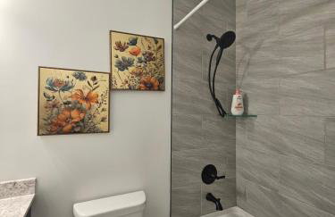 Charming 3 Bedroom house near Downtown IN - Photo 4