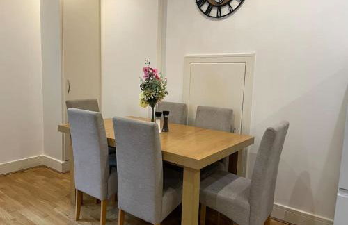 Modern apartment 4 mins from Gatwick - Foto 4