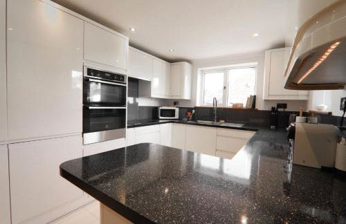 4 bed house 50 yards from the beach & lighthouse - Photo 9