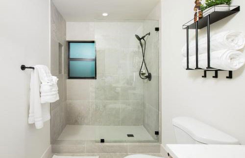 Velvet Bloom - Bubbling Spa Retreat with Sauna & Jacuzzi - Foto 24