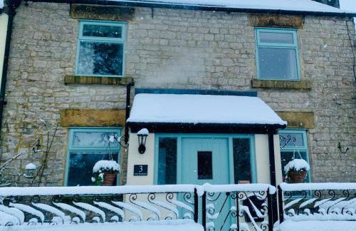 The Beautiful Bobbin - Premium Cottage with views, local walks, wood burner & pubs - Photo 5