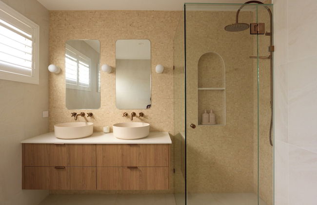 Tugun Retreat - 5BRM Home with Pool - Photo 20