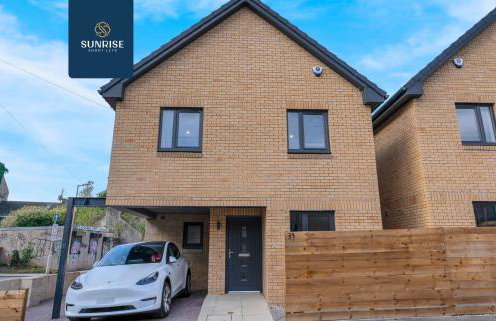 L2 - INVOICE and REDUCED PRICE only via SUNRISE SHORT LETS DUNDEE, Stunning 4 Bed House with 6 Beds and 3 bathrooms, TVs in each room, Free Parking, Fully Equipped, Local Amenities, Easy Ring Road Access, Special Rates and ONLY 9 Mins to STANNERGATE Ports - Foto 54