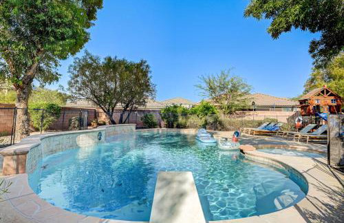 Luxury 6 BR Home Large Pool & Spa with Grassy Yard - Photo 22