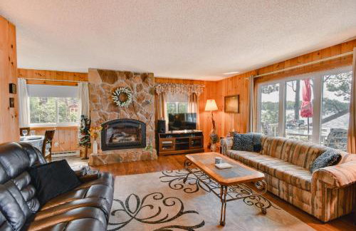 Lakefront Retreat with Pedal Boat and Dock in Kalkaska - Foto 9