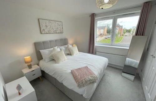 Modern 2-bedroom apartment, free parking for 2, walking distance to town centre - Foto 14