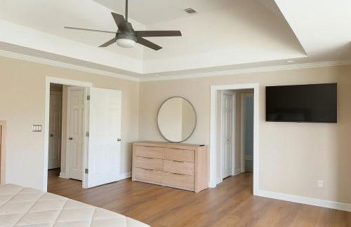 Lakefront Home for Families and Groups - Private Pool, BBQ, Paddle, Fishing - Foto 18