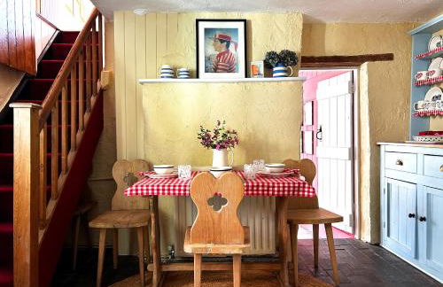 Unique Old Bakery Retreat - Photo 16