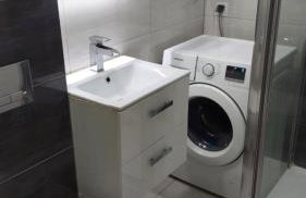 Ekskluzywny Apartament w Centrum z Klimatyzacją i Balkonem - Foto 8