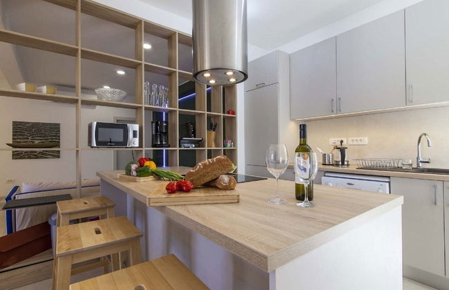 Deluxe Villa in Šibenik near Lake - Photo 11