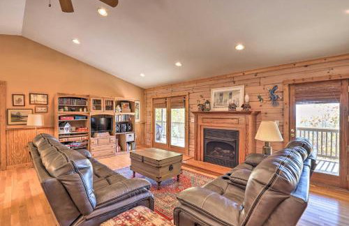 Bring a Pet! Mtn-View Bostic Retreat with Deck - Foto 1