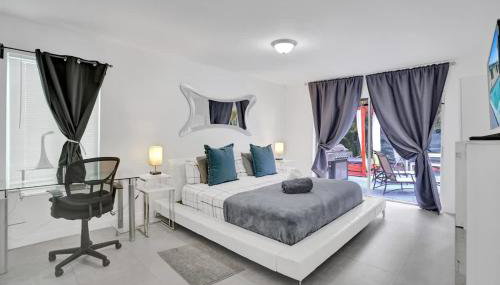 Central Stunning Villa with Heated Pool Cabana - Foto 2