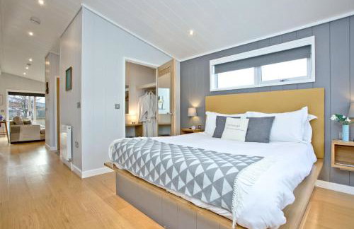 Nyland Lodge - Hot Tub - Fireplace - Free Parking & WiFi - Foto 29