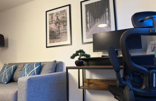 Cozy City Centre Apartment with Free Gym and Free Coffee - Photo 28