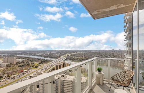 High Rise Luxury Condo With Lake & City Views - Foto 10