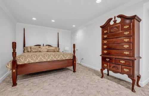 LakeFront | HotTub | Dock | 4BD4.5BA | FreeParking - Foto 47