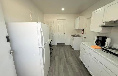 Vegas Apt 8 Mins to The Strip - Free Parking - Foto 9