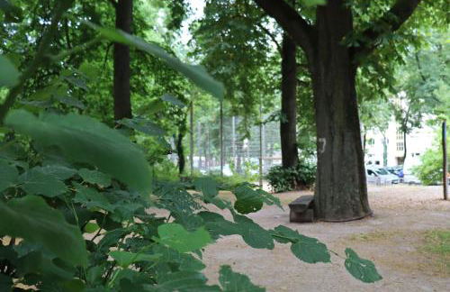 Familienfreundliche geräumige Design-Wohnung mit Balkon im Zentrum - APOLONIAliving - Foto 53