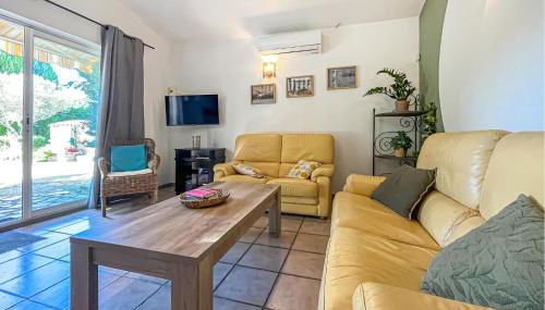 Awesome Home In Aramon With Outdoor Swimming Pool - Foto 3