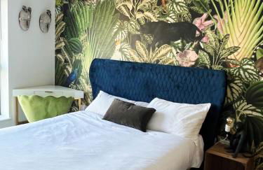 Stunning Riverside View Apartment, near Canary Wharf & O2 - Photo 5