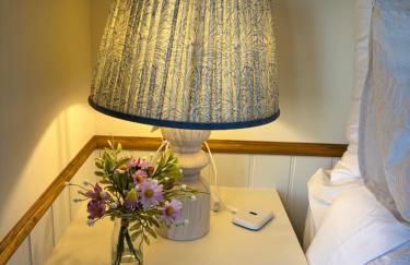 Ty Beti at Gorlan yr Efail Shepherds Hut with Private Hot Tub - Foto 12