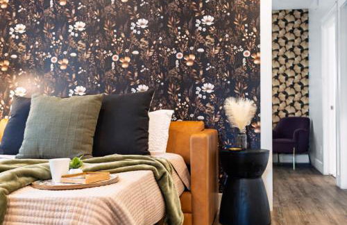 Stone Flora 2BR Condo Near Downtown and Bay - Photo 1