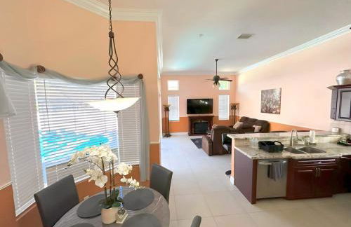 Luxurious 4-Bedroom House with Pool - Foto 21